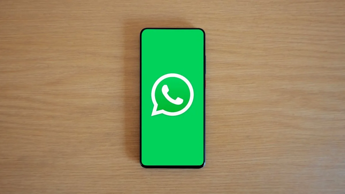A business smartphone being used to manage structured customer messages (Photo by BM Amaro, Pexels)