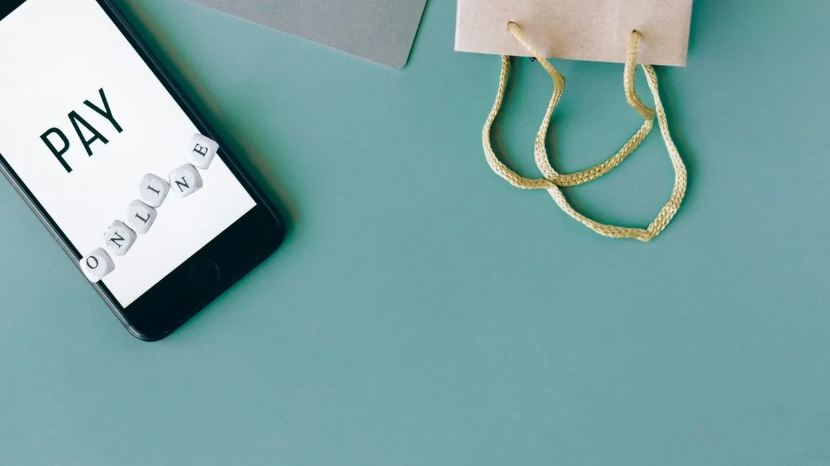 An e-commerce operator using mobile messaging to discuss products and customer orders (Photo by Nataliya Vaitkevich, Pexels)