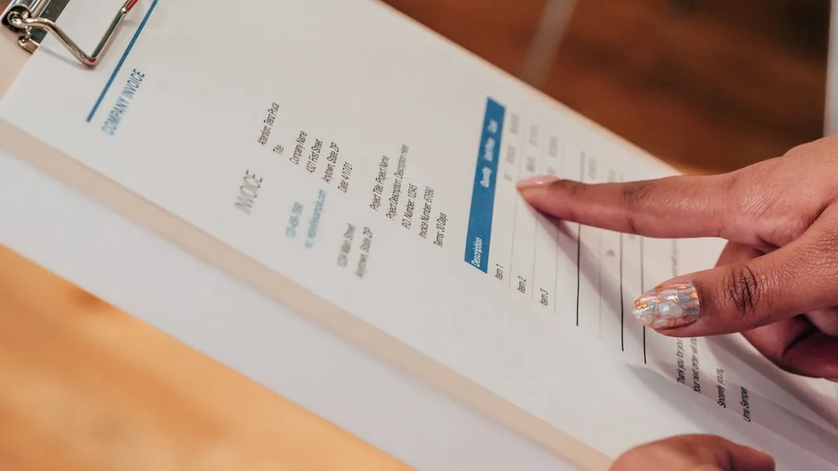 A finance worker reviewing scheduled recurring invoices on a computer (Photo by Kindel Media, Pexels)