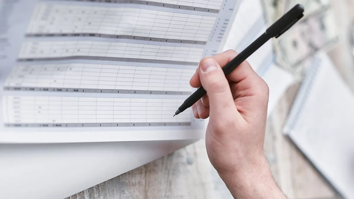 A spreadsheet test sheet containing blank dates, past dates, current dates, future dates, and multiple statuses (Photo by Mikhail Nilov, Pexels)