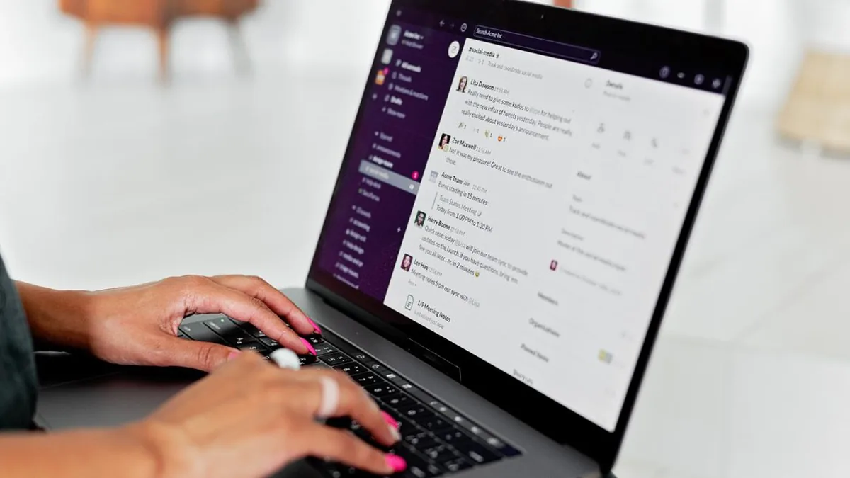 Colleagues exchange project knowledge through workplace messaging on desktop computers (Photo by Mikhail Nilov, Pexels)